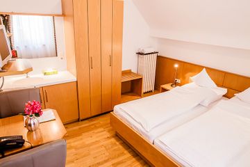 Double room with shared bathroom- Hotel Martinihof in Münster